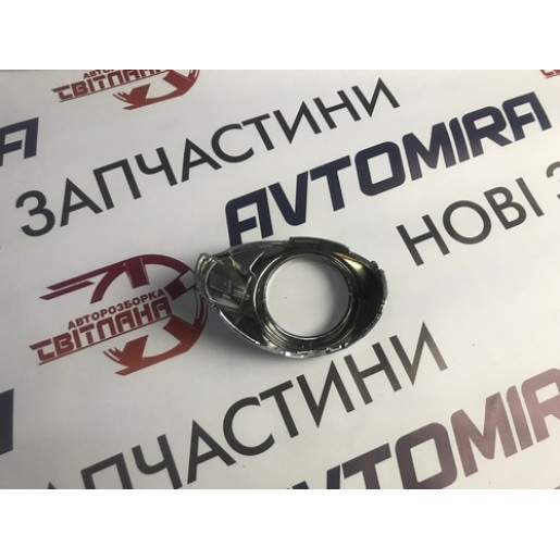 Кронштейн фари протитуманної лівий Ford Focus 3 2011-2017 330654